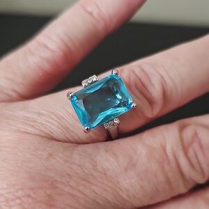 Elegant Turquoise Gemstone Ring Size 6.45